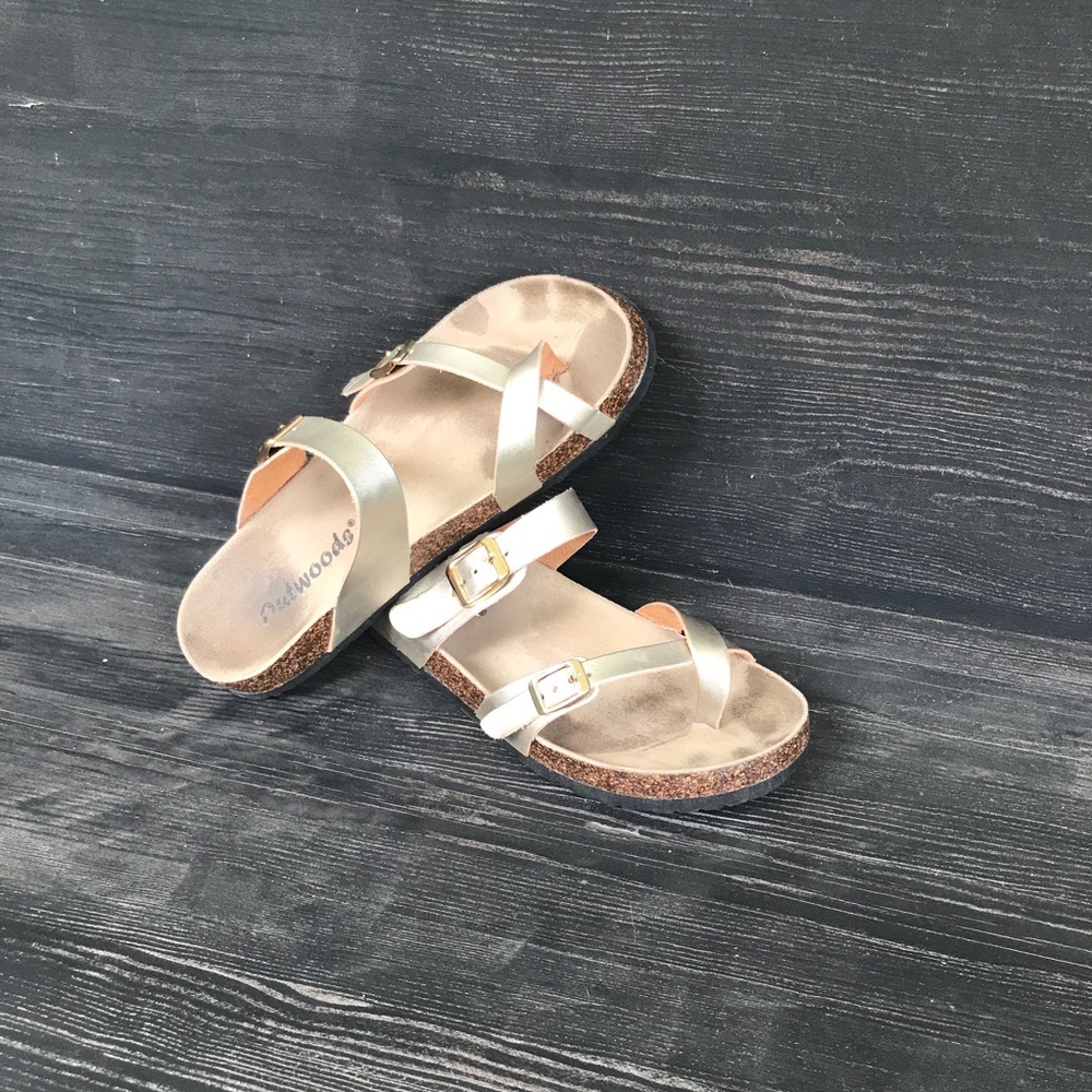 Sandals size 9
